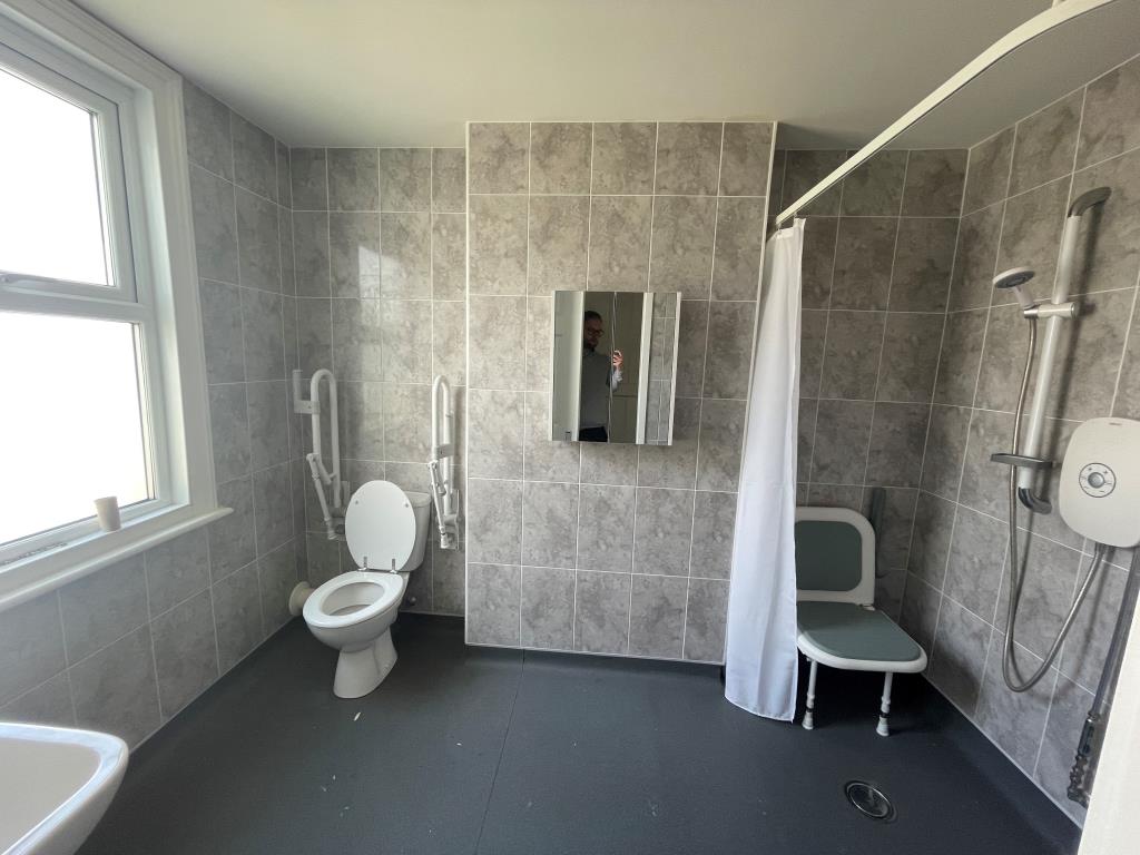 Lot: 51 - TWO-BEDROOM SEMI-DETACHED IN GOOD LOCATION - Wet room with W.C.